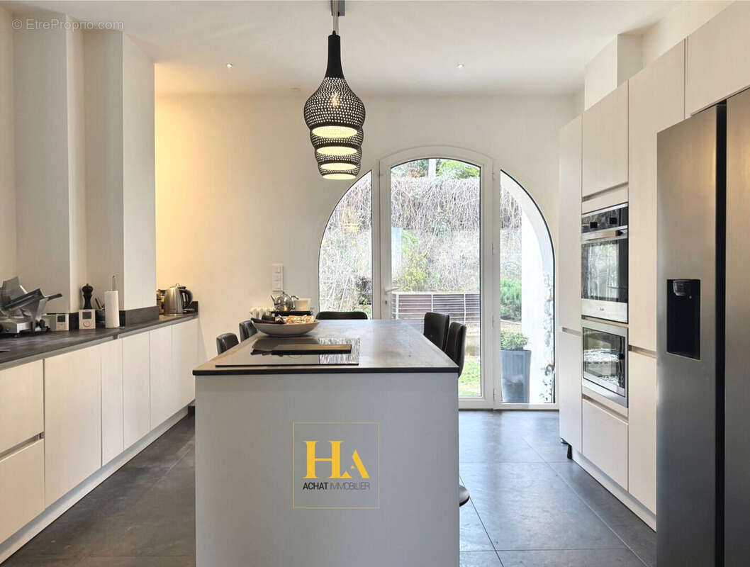 Maison à MONTELIMAR