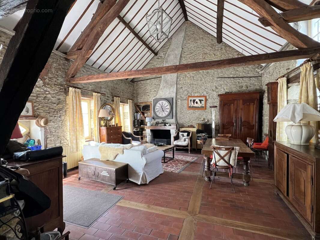 Maison à VILLENEUVE-SAINT-SALVES