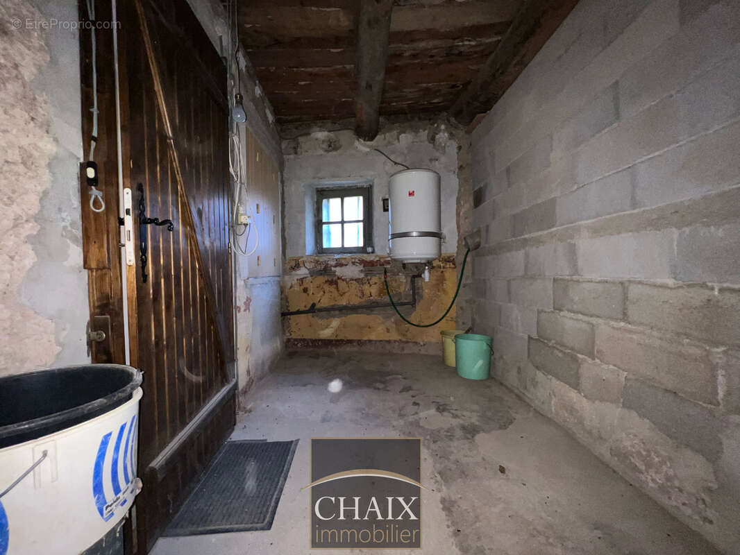 13420 GEMENOS - Maison de village à rénover fort potentiel - photo 14