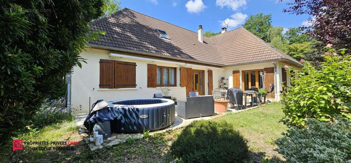Maison à COURTENAY