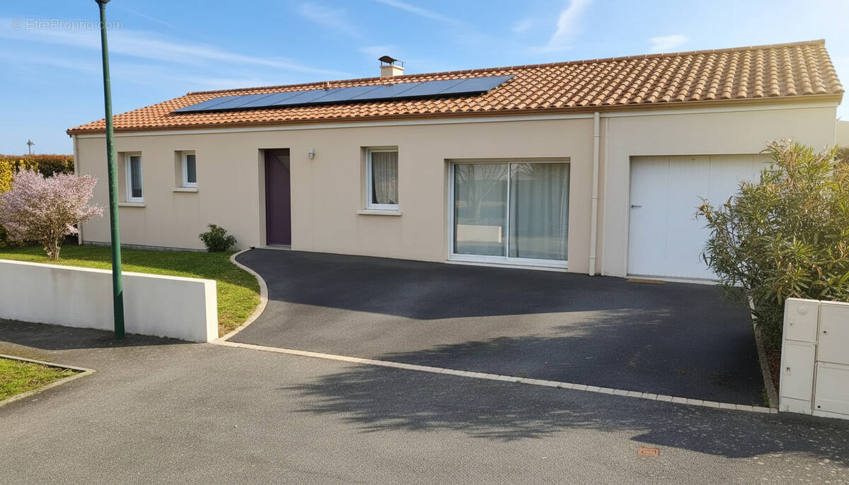 Maison à SAINT-GEORGES-DES-GARDES