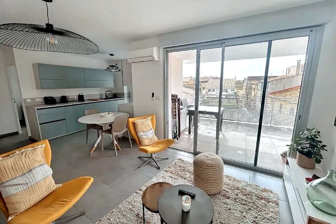 Appartement à MEZE