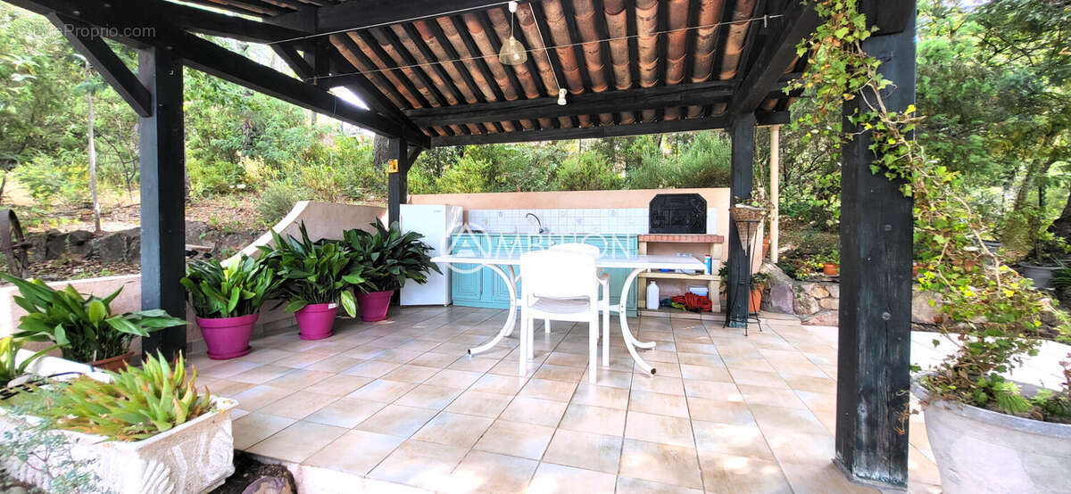 Maison à BAGNOLS-EN-FORET