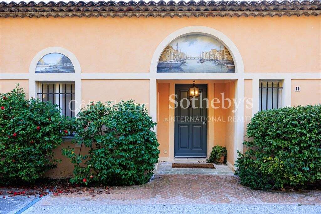 La Colle sur Loup, villa de 398 m² avec piscine chauffée proche de Saint Paul de Vence - photo 13