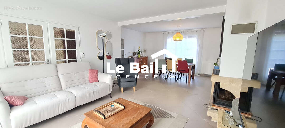 Maison 130 m² à Osny  - photo 2