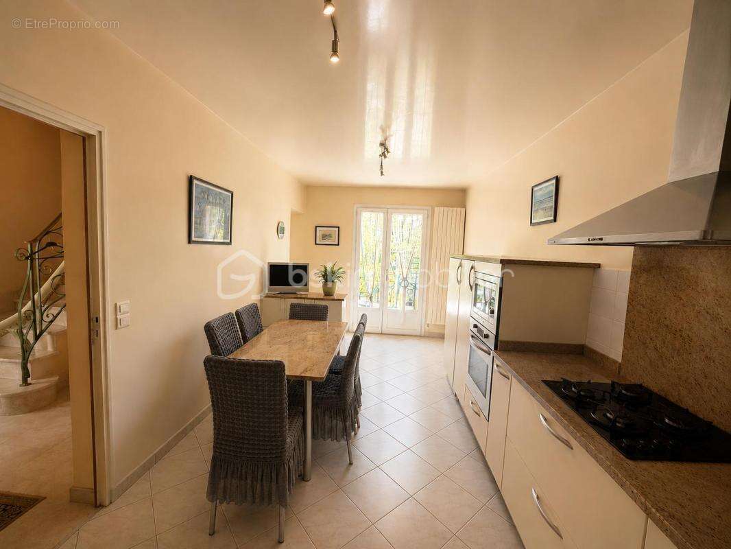 Maison familiale de 160 m² habitables sur 517 m² de terrain – Sous-sol total - photo 7