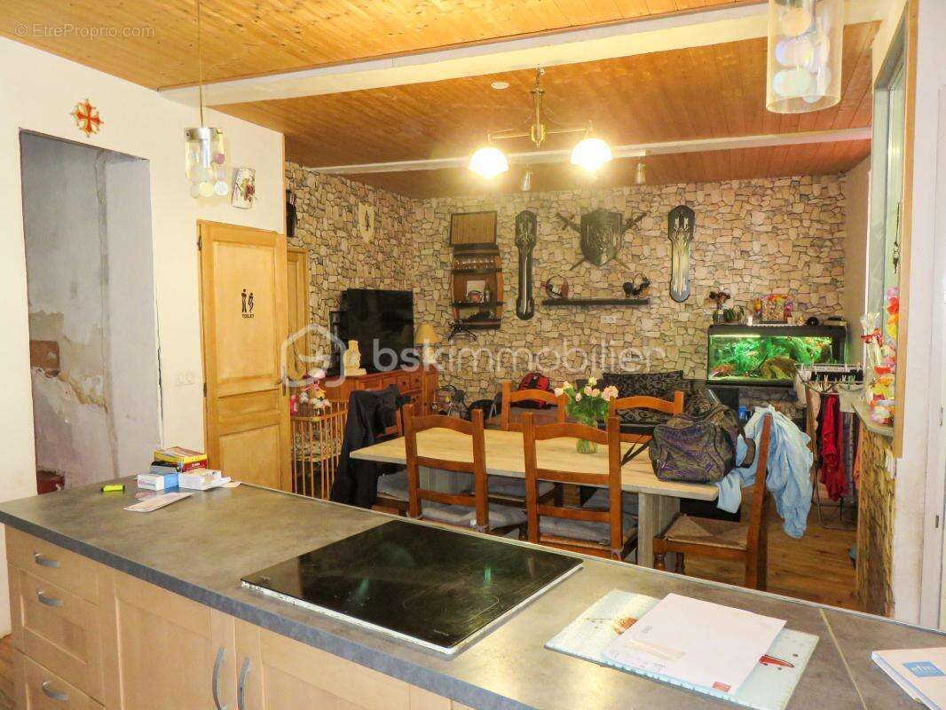À 5 minutes de lézignan-corbières – maison de village r+2 avec remise – 5 chambres dont une suite parentale – vendue louée – idé - photo 5