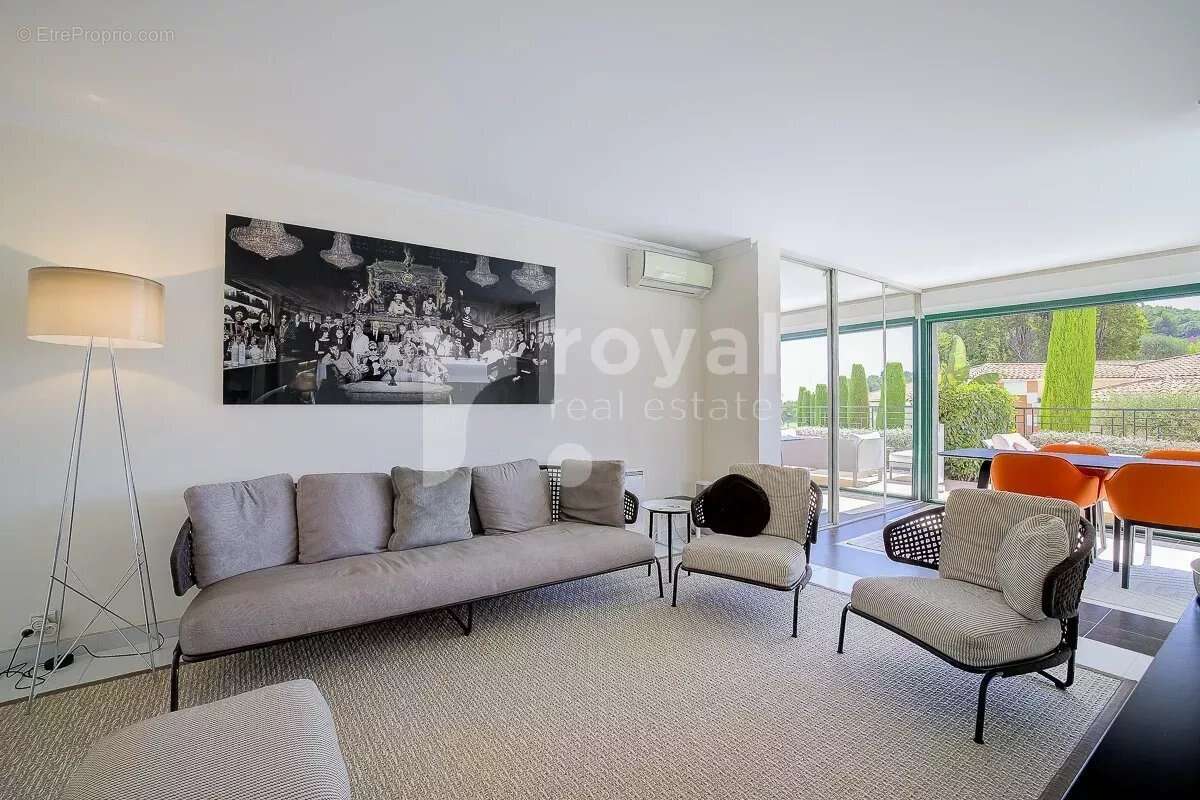 Appartement à MOUGINS