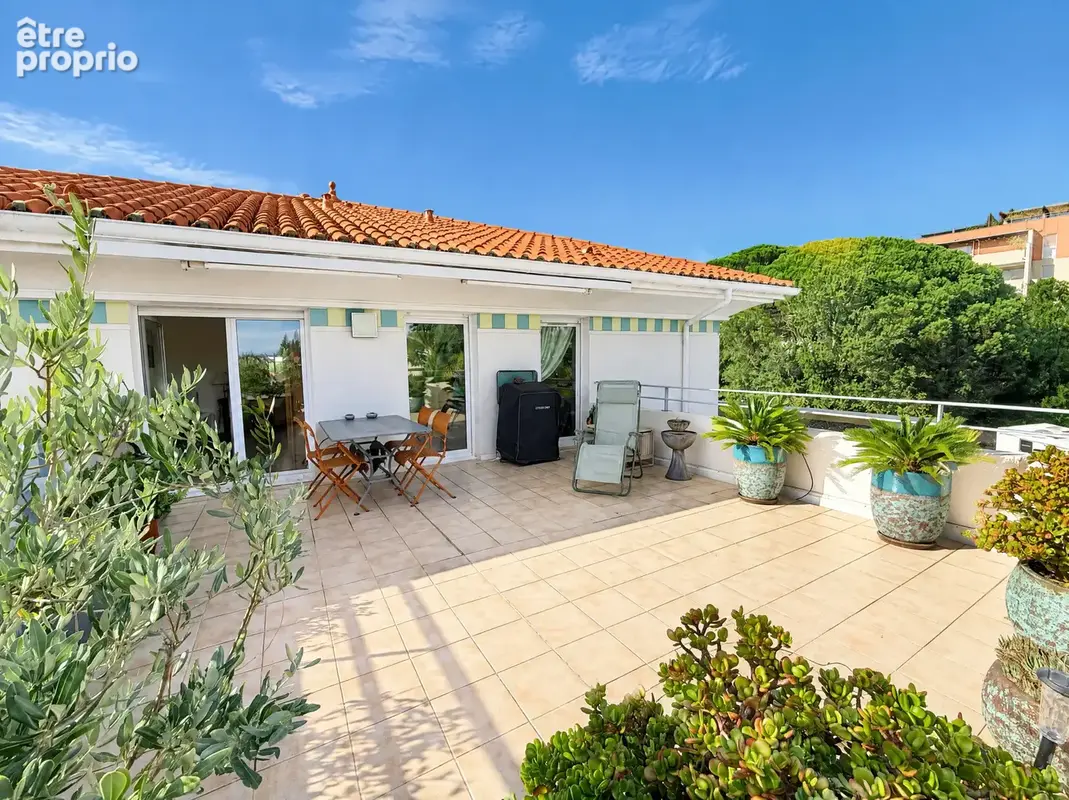 DERNIER ETAGE, 47m2 de terrasses, vue jusqu'à la mer ! - photo 1