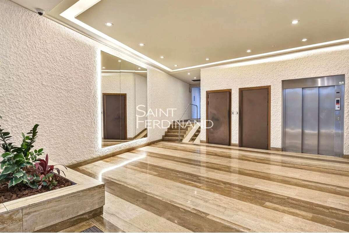Appartement à NEUILLY-SUR-SEINE