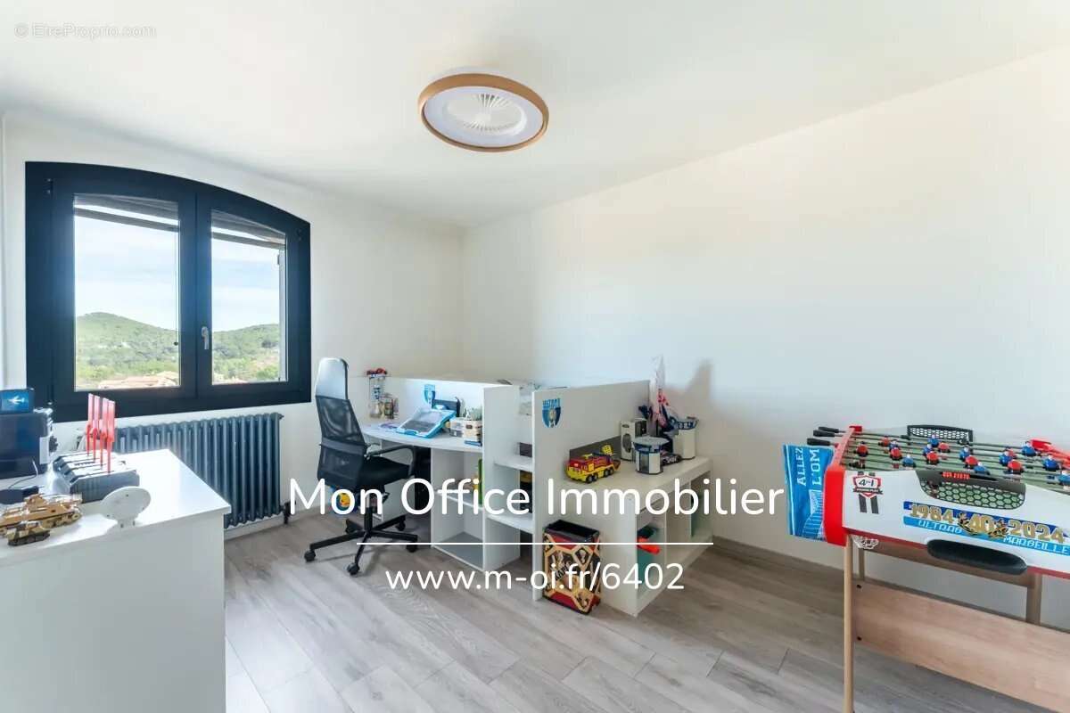 Référence : 6402-SKA. - Maison 4 pièces avec deux terrasses, un garage et 3 places de stationnement à Rognes (13840) - photo 12