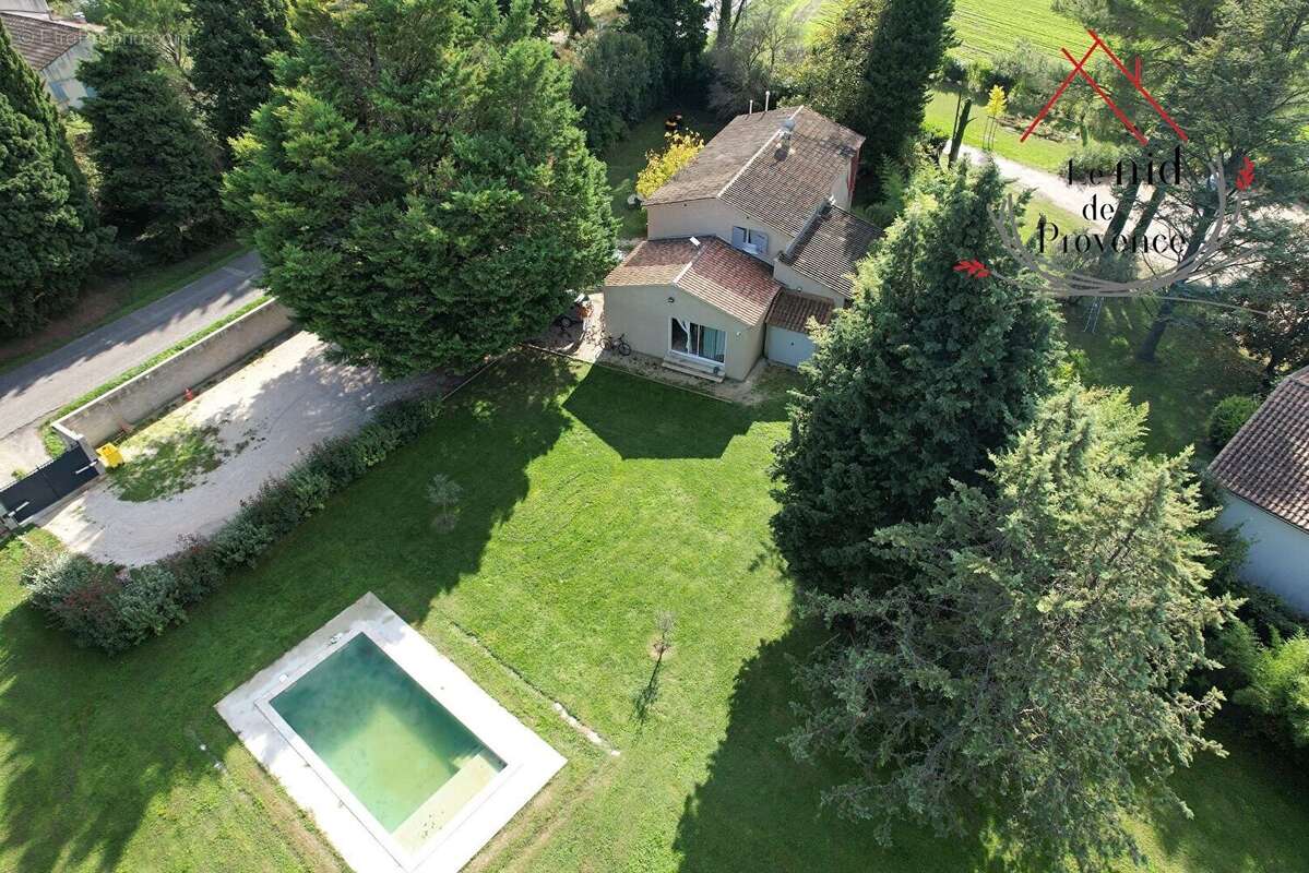 Magnifique Villa de 180 m2 avec piscine au coeur d'un parc arboré - photo 18