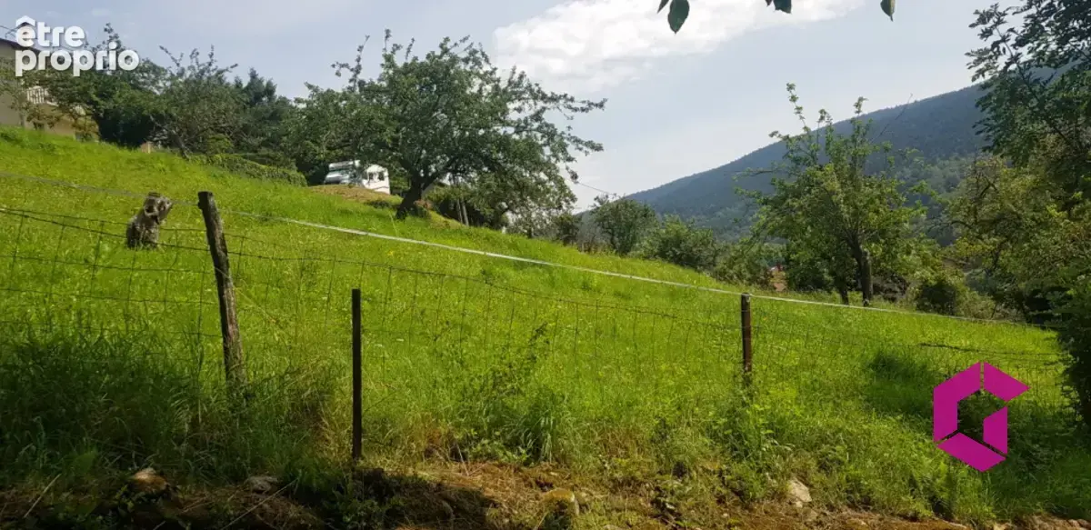 Terrain constructible de 2500 m2 - photo 2