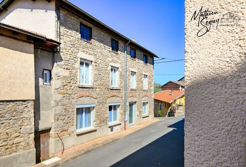 Maison à COURZIEU