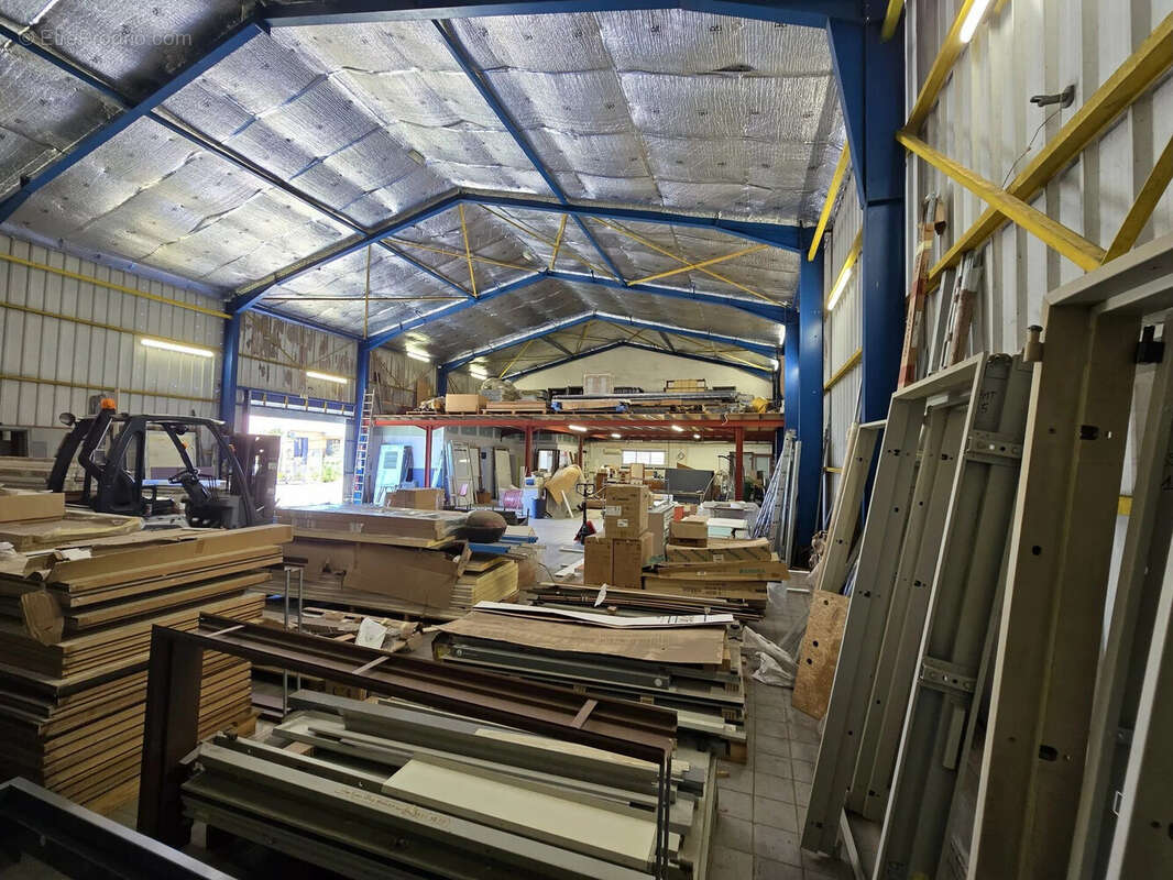 Commerce 456 m² à Sainte-Marie  - photo 3