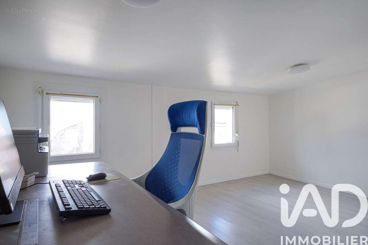 Photo 6