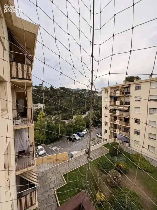 Jean de la Fontaine - 2 Pièces traversant avec balcons - A RENOVER - photo 2