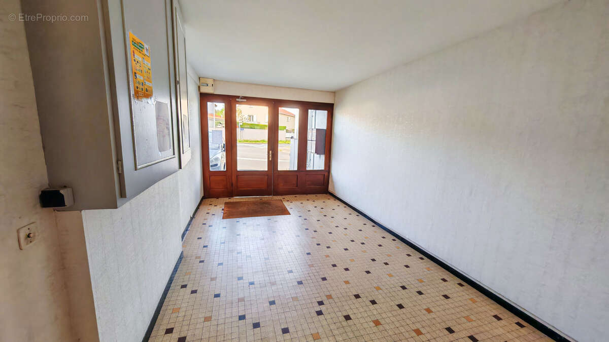 Appartement à LES MARTRES-DE-VEYRE