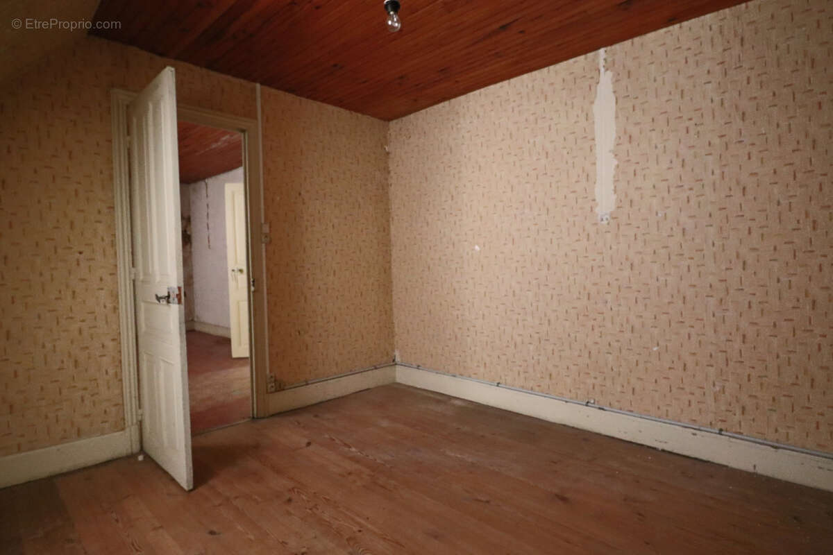 Maison à SAINT-SAUVES-D&#039;AUVERGNE