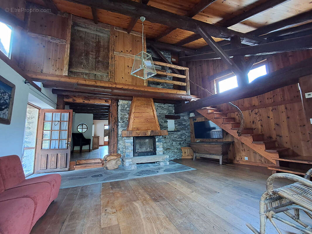 Chalet - 7 pièces / 2 logements - Bourg-St-Maurice - photo 4
