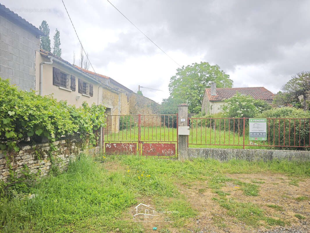 Maison à CHENAY
