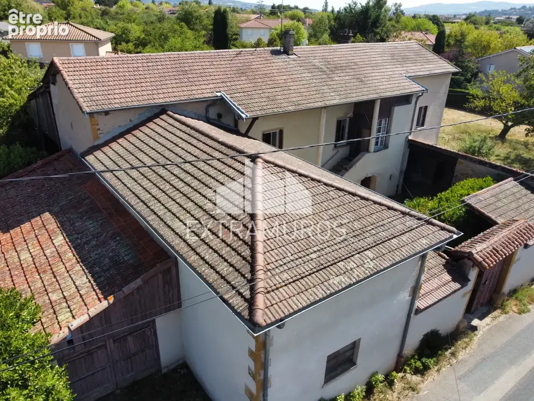 A vendre en exclusivite a saint germain/nuelles ancienne ferme beaujolaise avec annexes - photo 8