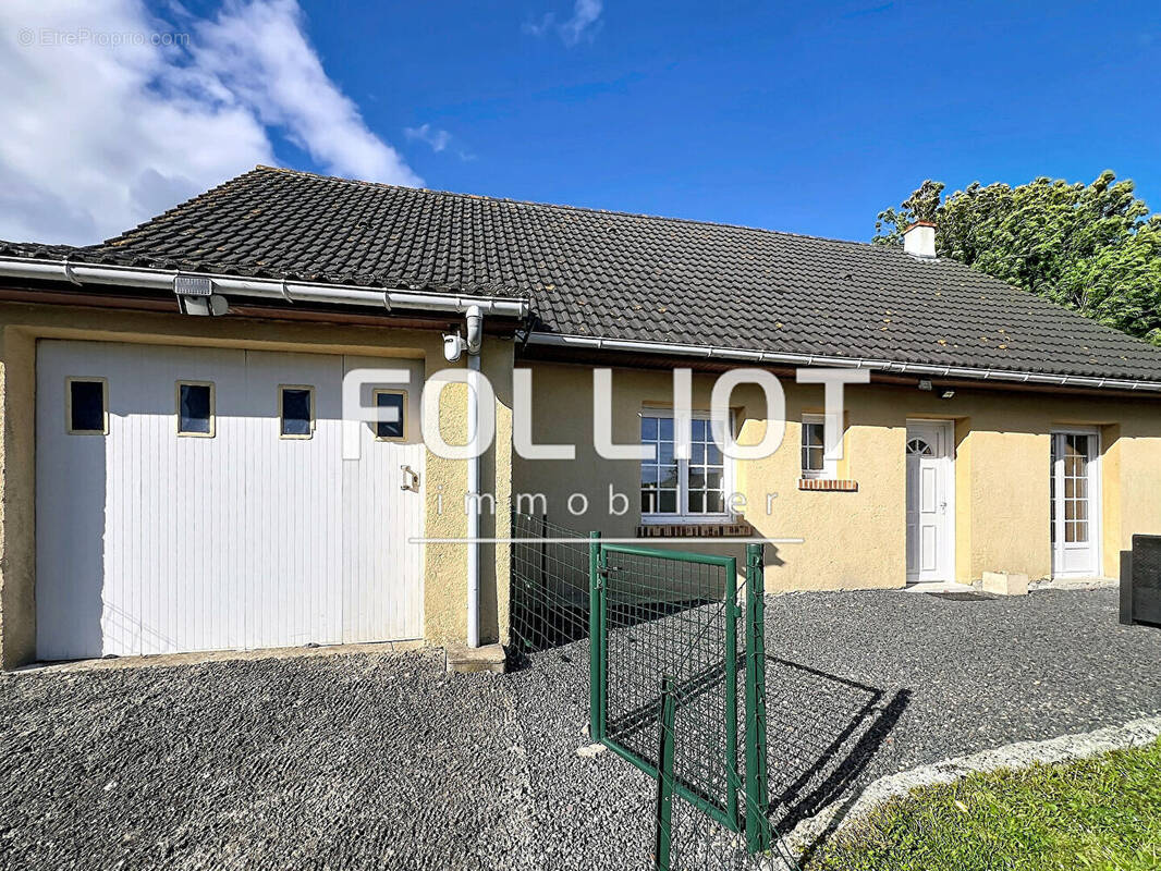 Maison à HAUTEVILLE-LA-GUICHARD
