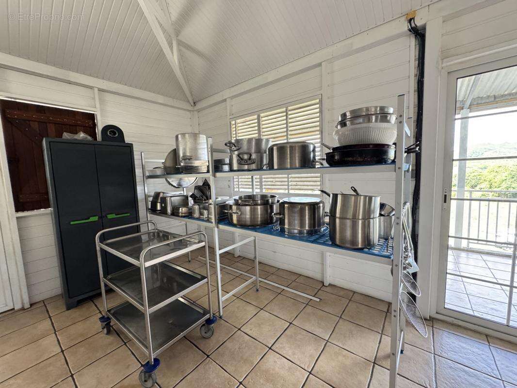 Commerce à SAINTE-ANNE