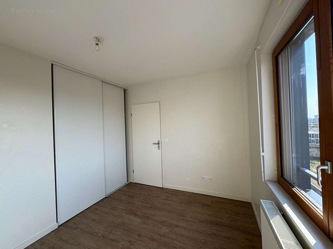 Bordeaux Chartrons / Bassins à Flots - Appartement T5 de 101.45 m² avec terrasse/jardin de 87m² et parking couvert - photo 8