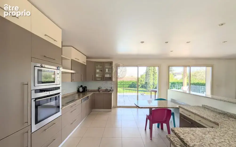 Maison avec piscine, vaste terrasse et fort potentiel d’évolution - photo 8