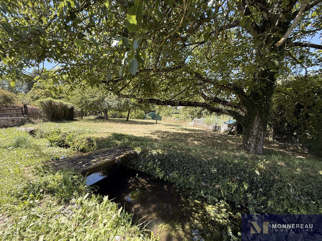 Propriete avec etang et 1 hectare de terrain - photo 19