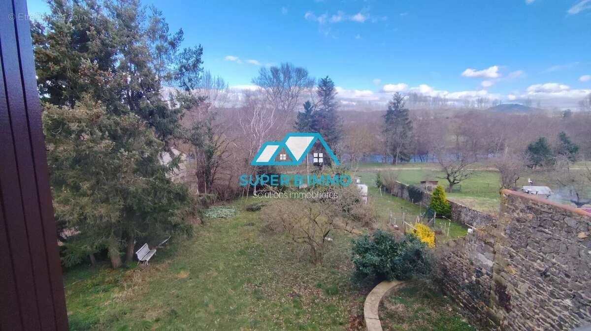 Maison à MAZEYRAT-D&#039;ALLIER