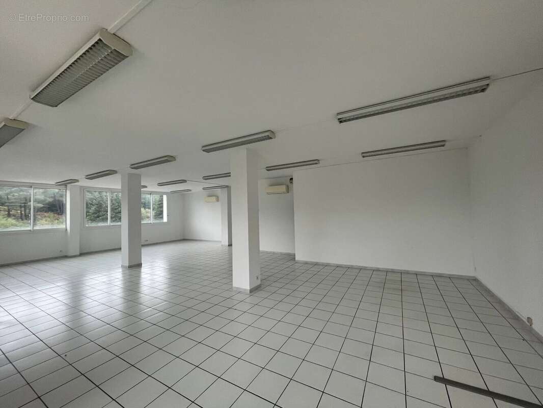 A VENDRE  Bureaux + Entrepôt au total   610m2 - photo 11