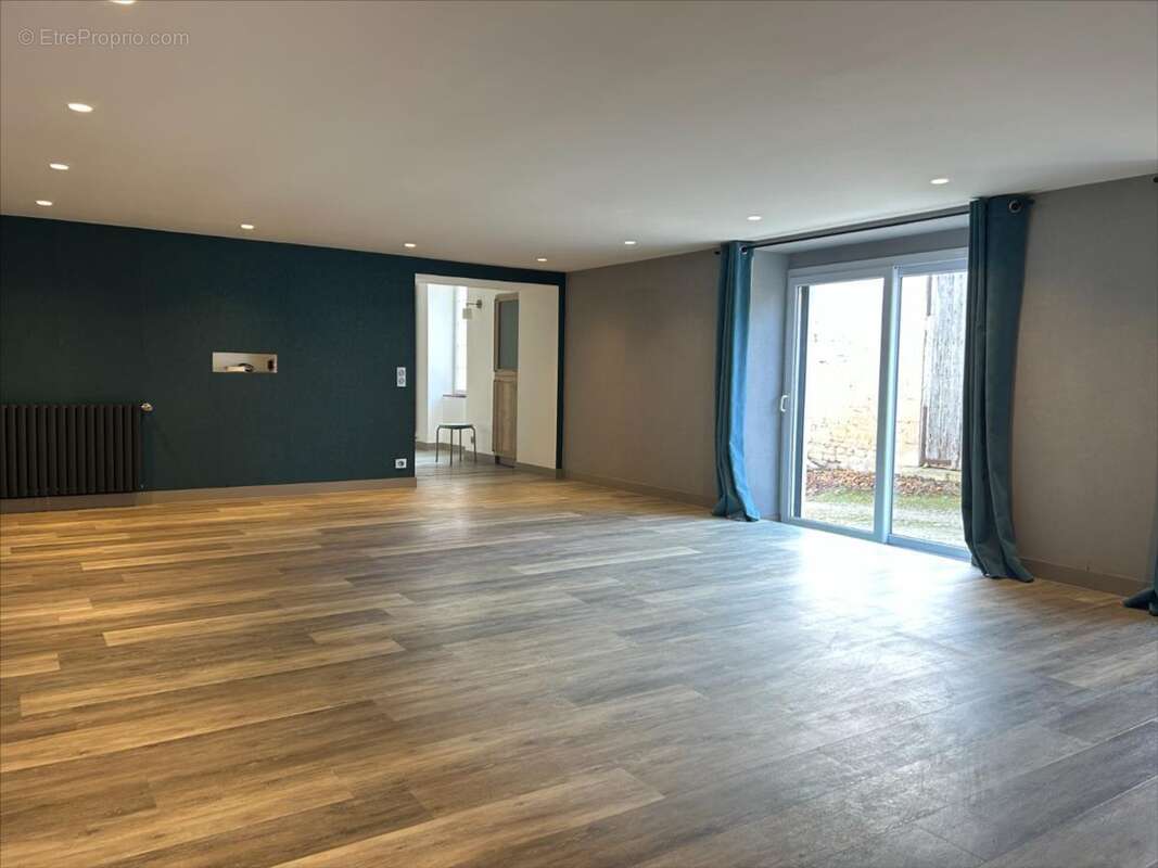 Maison à SAINT-GEORGES-LES-BAILLARGEAUX