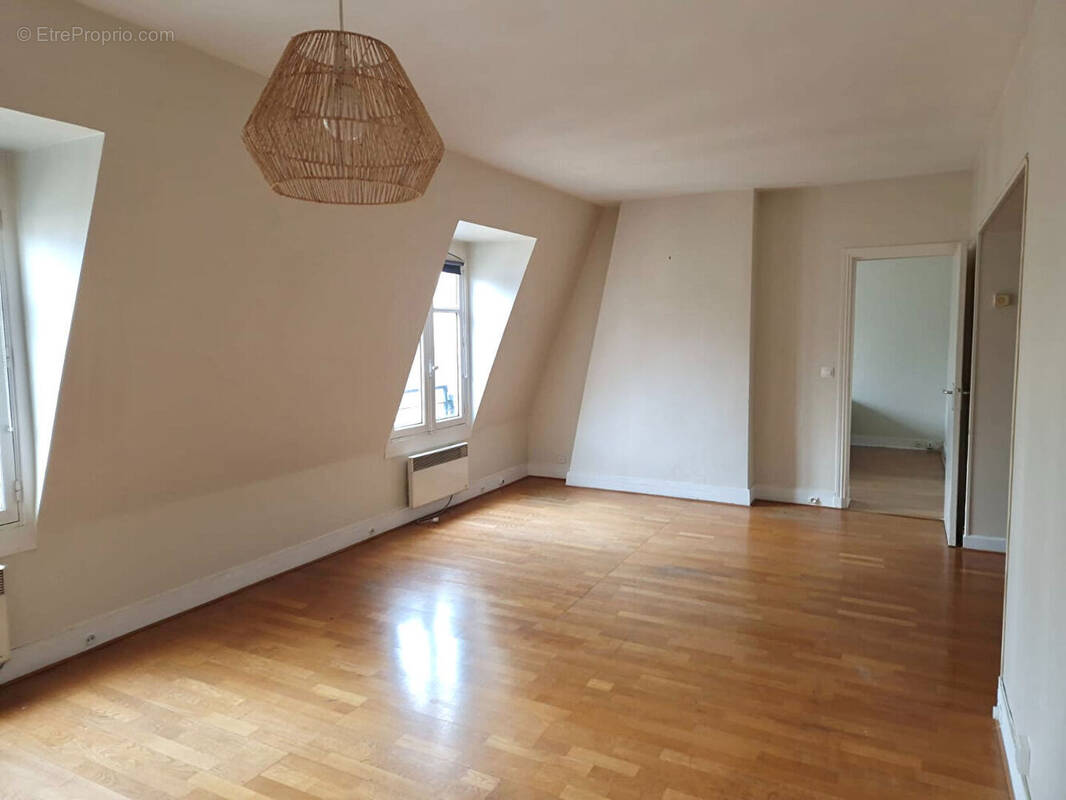 Appartement à PARIS-16E