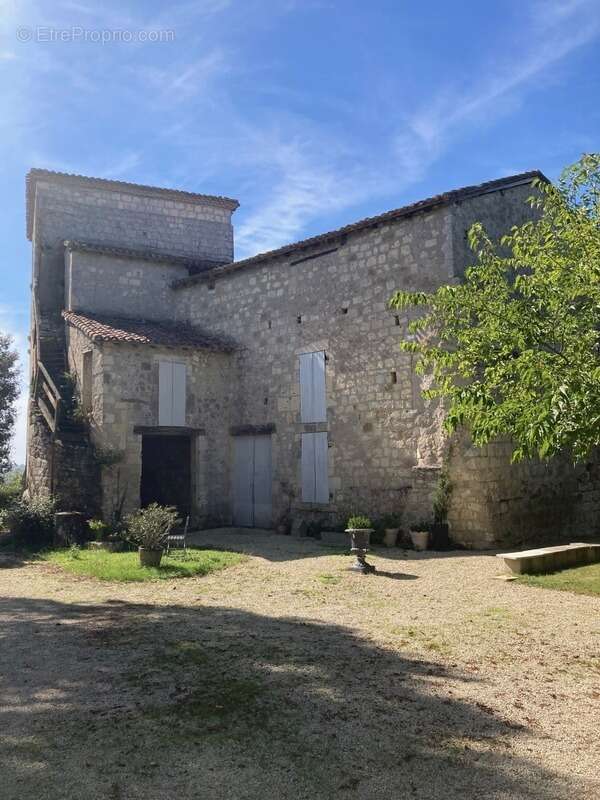 Dpt  (32) : ELEGANT CHATEAU XIX, sans travaux, bases médievales avec douves, piscine, sur 9100m2 jardin clos - photo 16