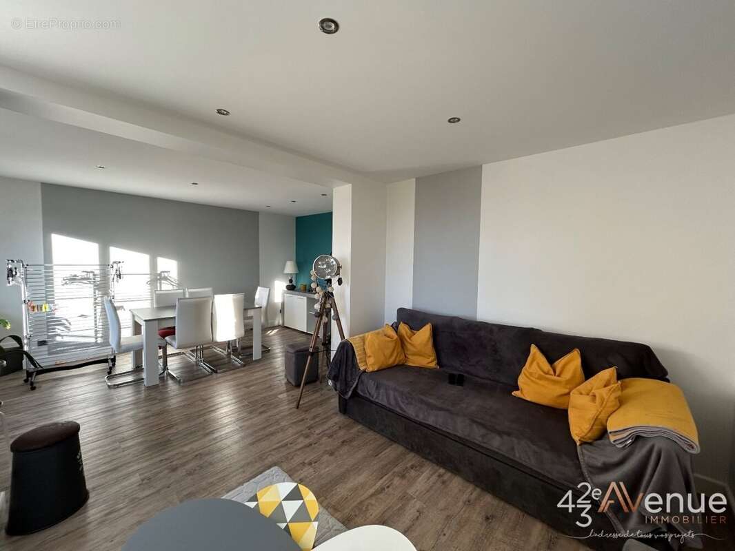 Appartement à SAINT-JEAN-BONNEFONDS