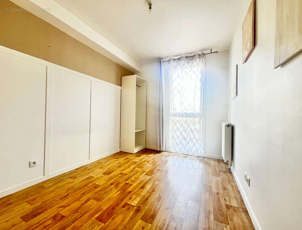 Meaux   Résidence récente et sécurisée  Beau 3 pièces avec balcon et parking - photo 4