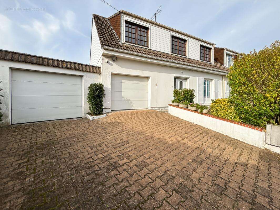 Maison à SAINT-JEAN-DE-BRAYE