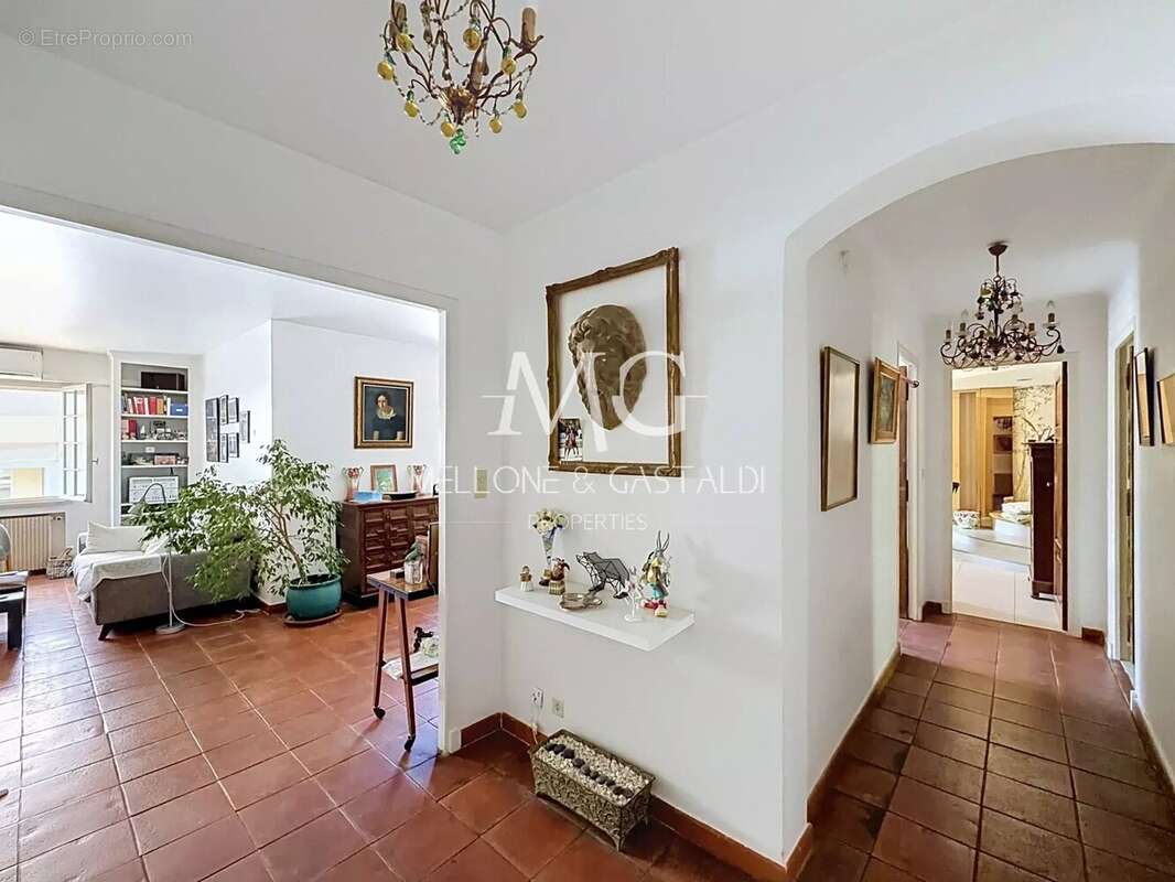 Cannes - immeuble a renover / transformer - photo 26