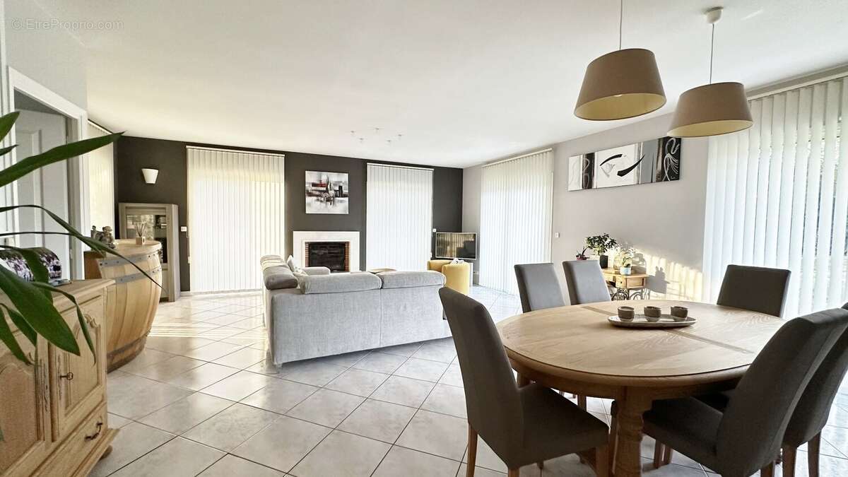 Maison contemporaine de type t5 de 173 m2  + garage de 40 m2 sur terrain de 4059 m2 - photo 6