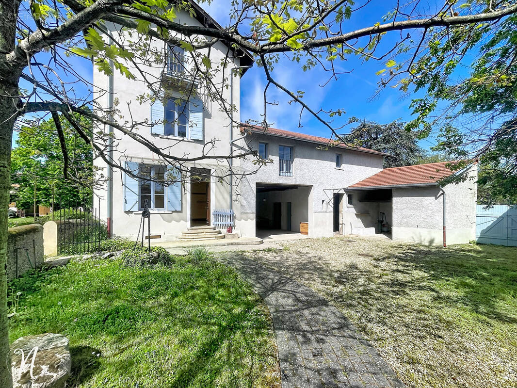 Maison à SAINT-GENIS-LAVAL