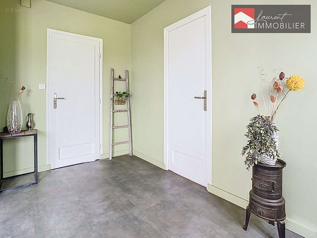 Maison à PONT-DE-VAUX