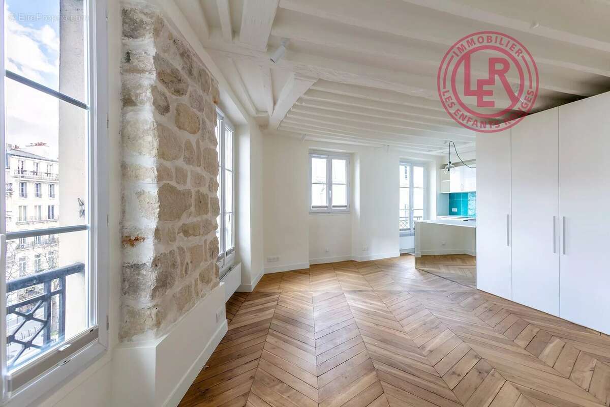 Appartement à PARIS-3E