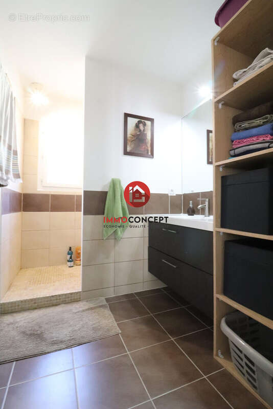 Maison à LAUDUN-L&#039;ARDOISE