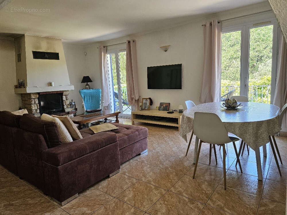 Maison à MORNAS