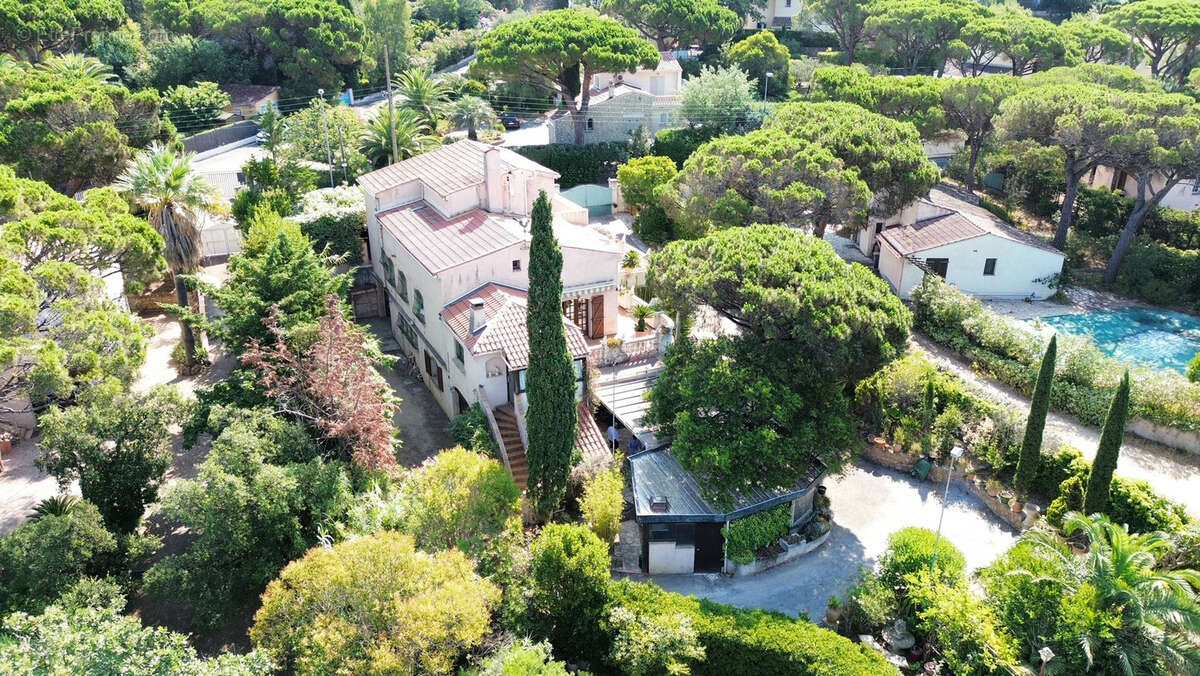 Maison à LES ISSAMBRES