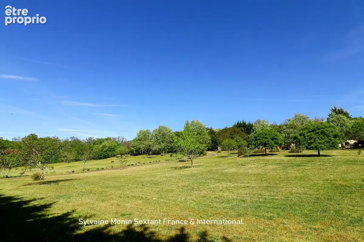 Calme absolu et vue dégagée pour cet ensemble immobilier de 3 maisons avec 3 piscines sur 2 hectares - photo 6