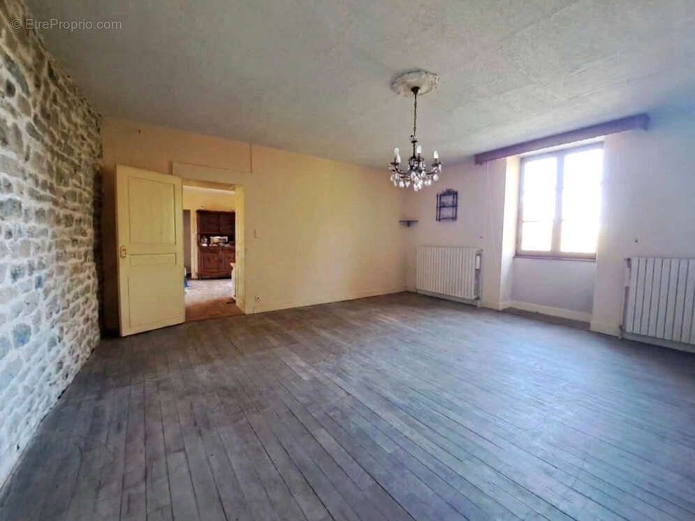Appartement à PANNESSIERES