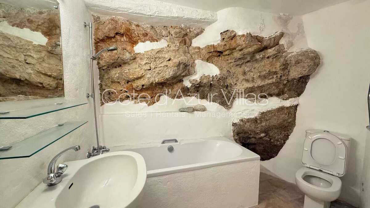 Maison à CHATEAUNEUF-GRASSE